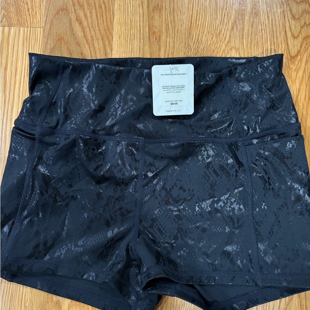 Fabletics Black Patterned Women's Athletic Shorts